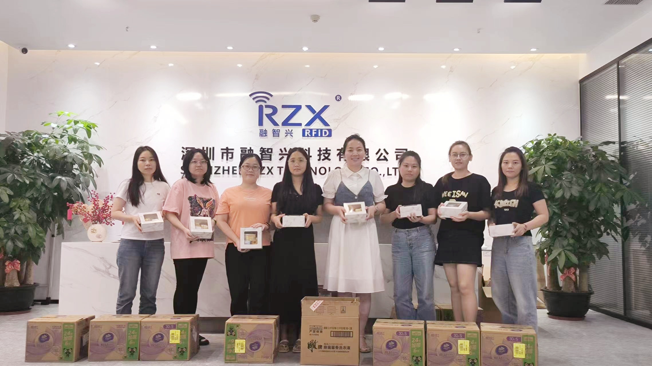 融智興科技｜2024年第三季度員工生日禮品發放，秋風送爽，溫情滿溢